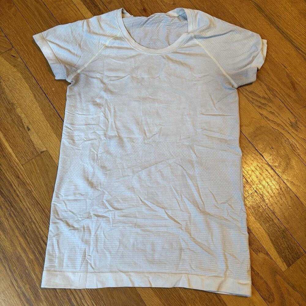 LULULEMON Women’s Active Short Sleeve Top Shirt Stain Size 4 Light Green Workout - Picture 1 of 5